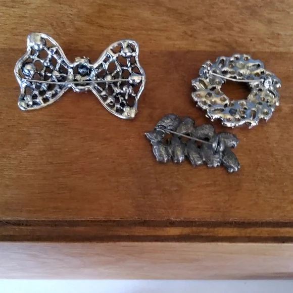 Set of Three Vintage Brooches with Pink and Gold Accents - Picture 3 of 4